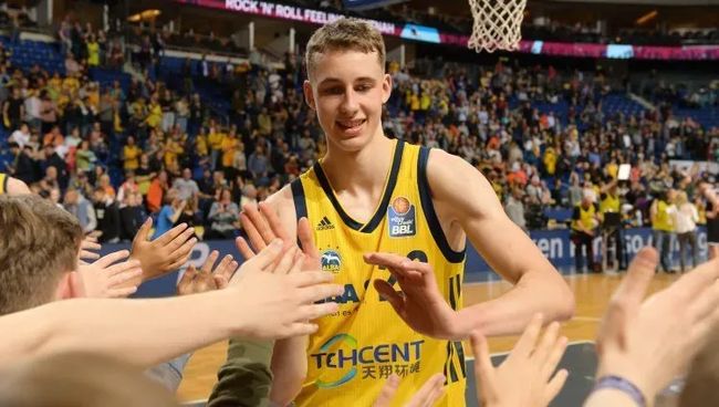 根廷队勇夺 根廷队勇夺