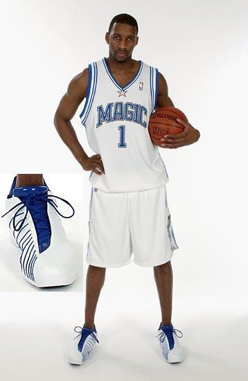 Uzi微博分享健身照片：上海最近下雨，跑的很爽