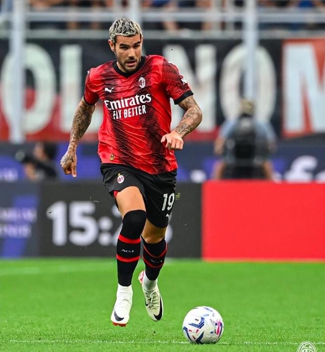 东契奇湖人队球馆训练连续命中三分球